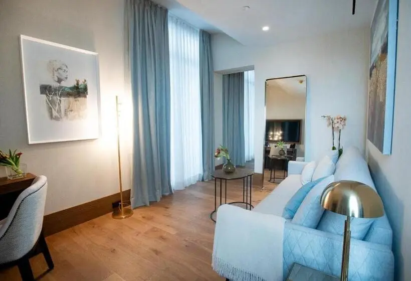 سوییت جونیور, Soho Boutique Equitativa