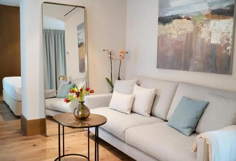سوییت جونیور, Soho Boutique Equitativa