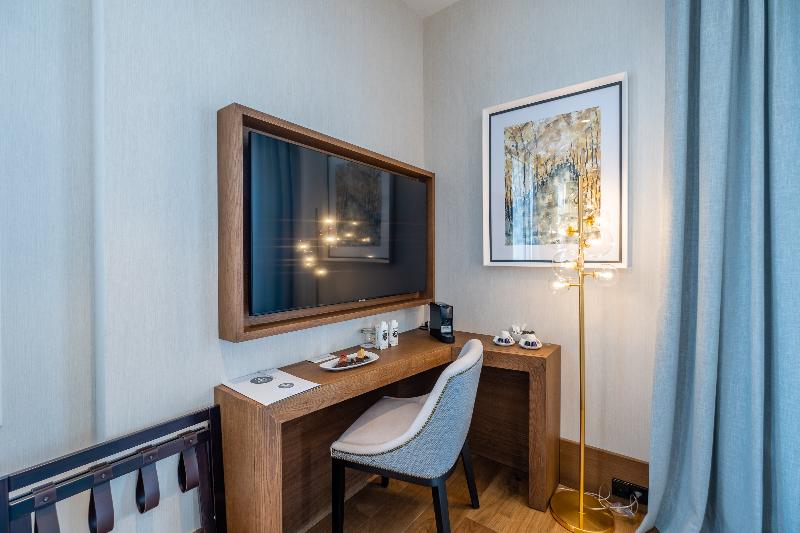 سوییت جونیور, Soho Boutique Equitativa