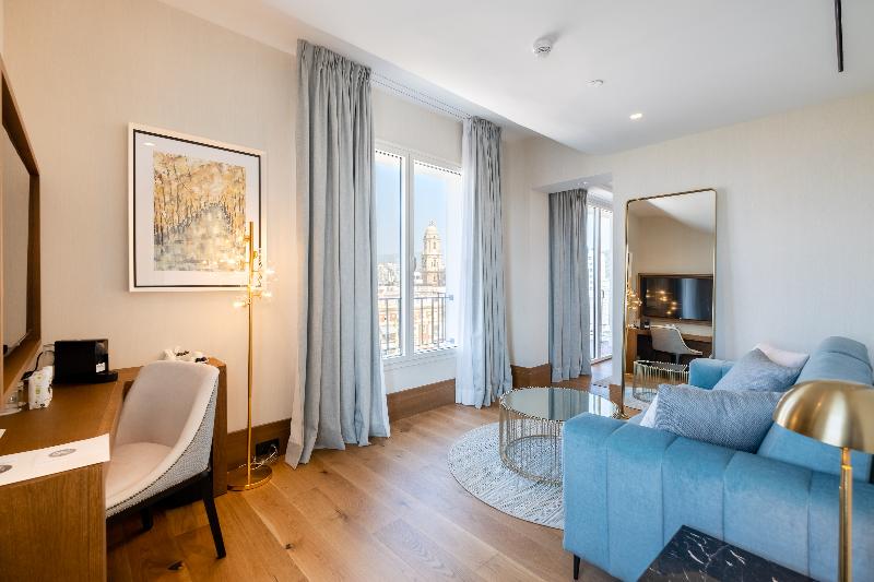 سوییت جونیور, Soho Boutique Equitativa