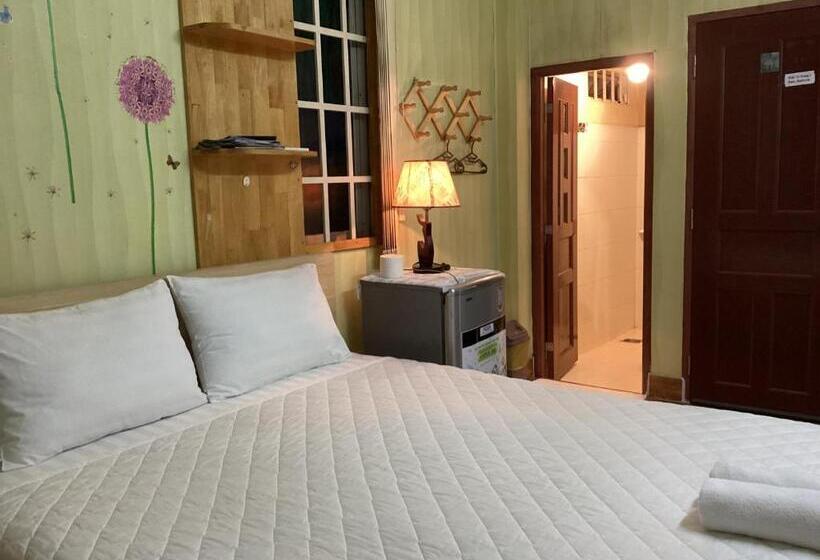 اتاق لوکس, Guest House Uttrang
