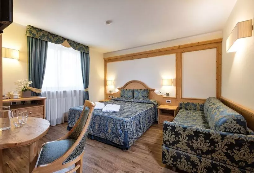 اتاق کلاسیک سه تخته, Family Hotel Serena