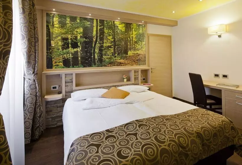 سوییت, Family Hotel Serena