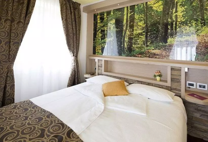 سوییت, Family Hotel Serena