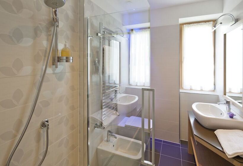 스위트, Family Hotel Serena