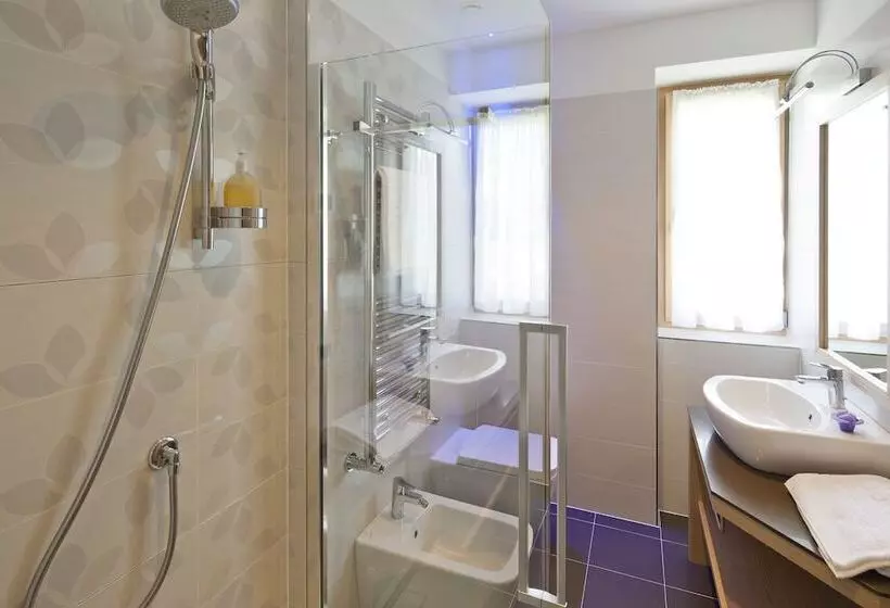 سوییت, Family Hotel Serena