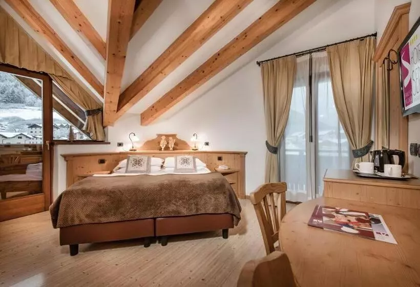 اتاق لوکس با بالکن, Family Hotel Serena