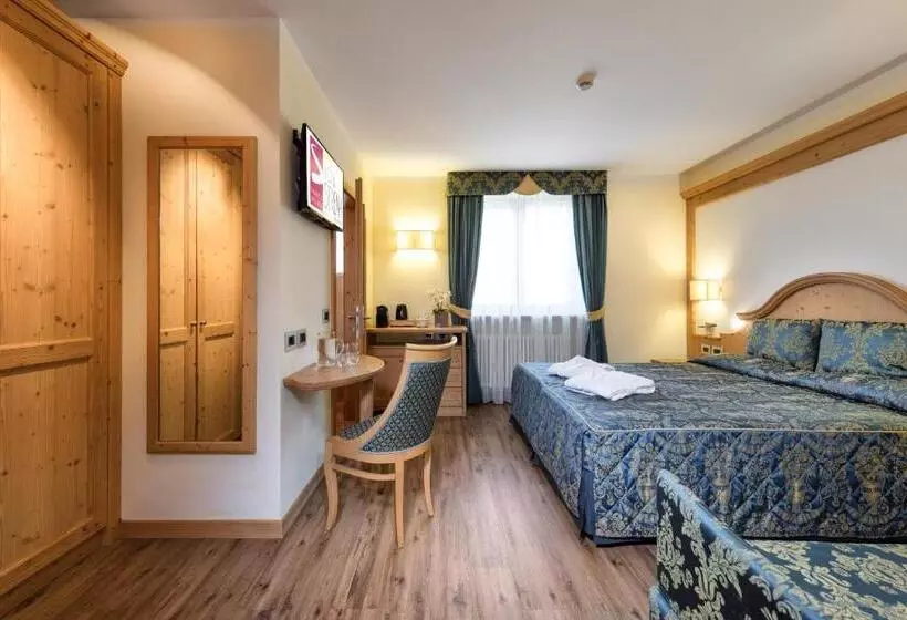 اتاق کلاسیک سه تخته, Family Hotel Serena