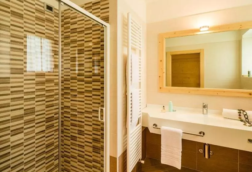 اتاق کلاسیک سه تخته, Family Hotel Serena