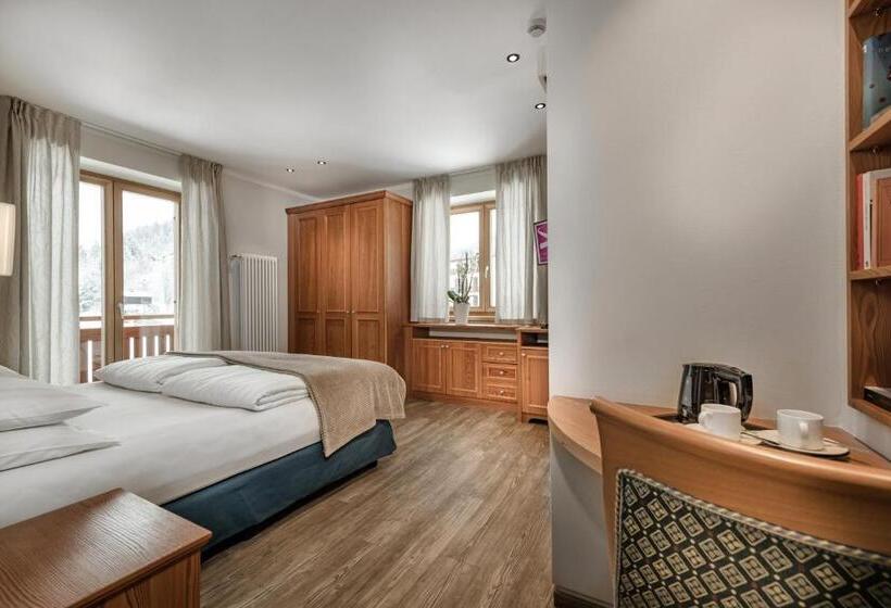 패밀리 룸, Family Hotel Serena