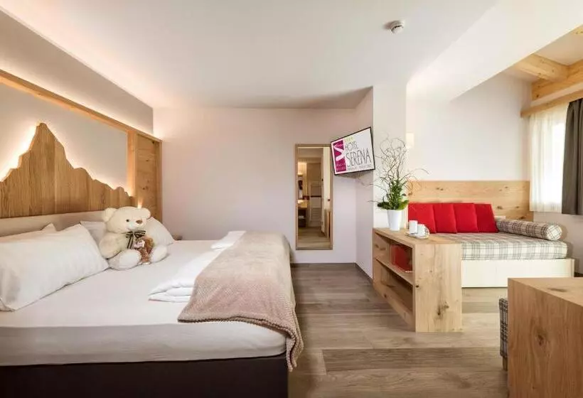 سوئیت جونیور خانوادگی, Family Hotel Serena