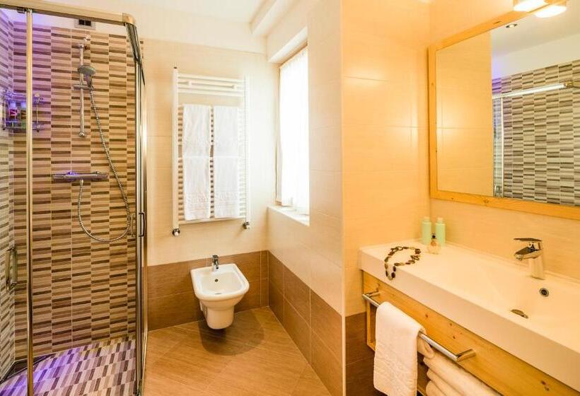 패밀리 스위트, Family Hotel Serena