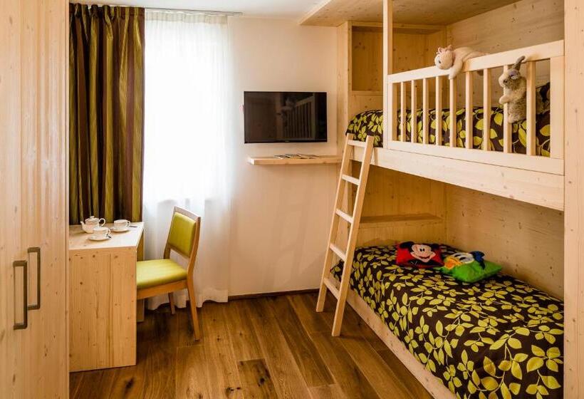 패밀리 스위트, Family Hotel Serena