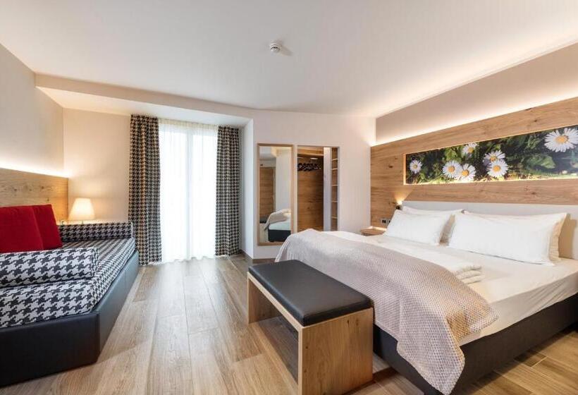 디럭스 트리플 룸, Family Hotel Serena