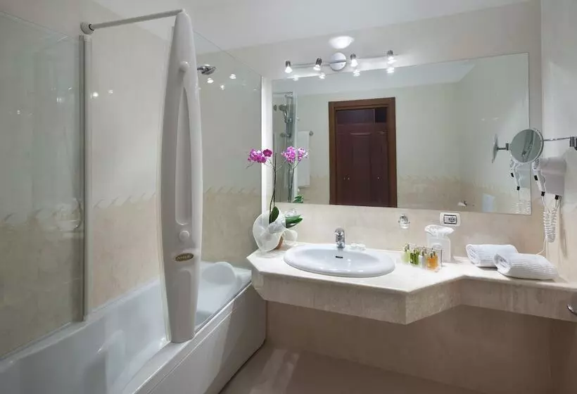 اتاق سوپریور با چشم‌انداز دریا, Gabbiano Azzurro Hotel & Suites