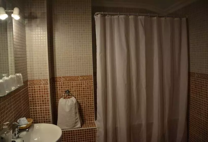 اتاق استاندارد سه نفره, Hostal San Miguel