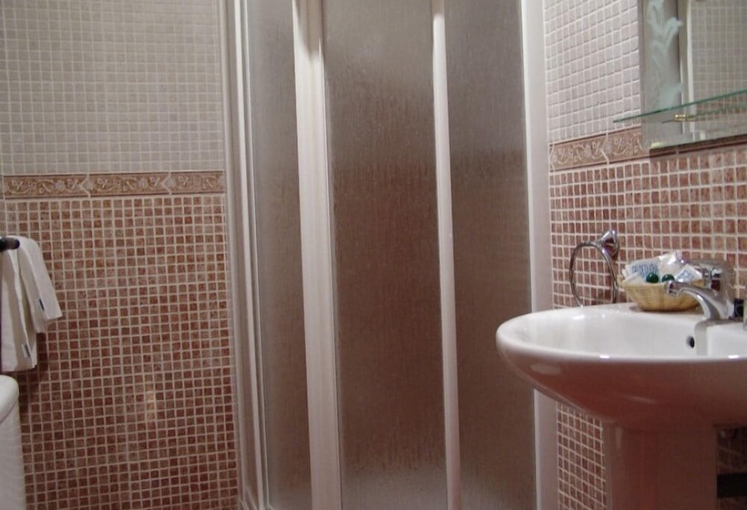 Номер Стандарт Трехместный, Hostal San Miguel