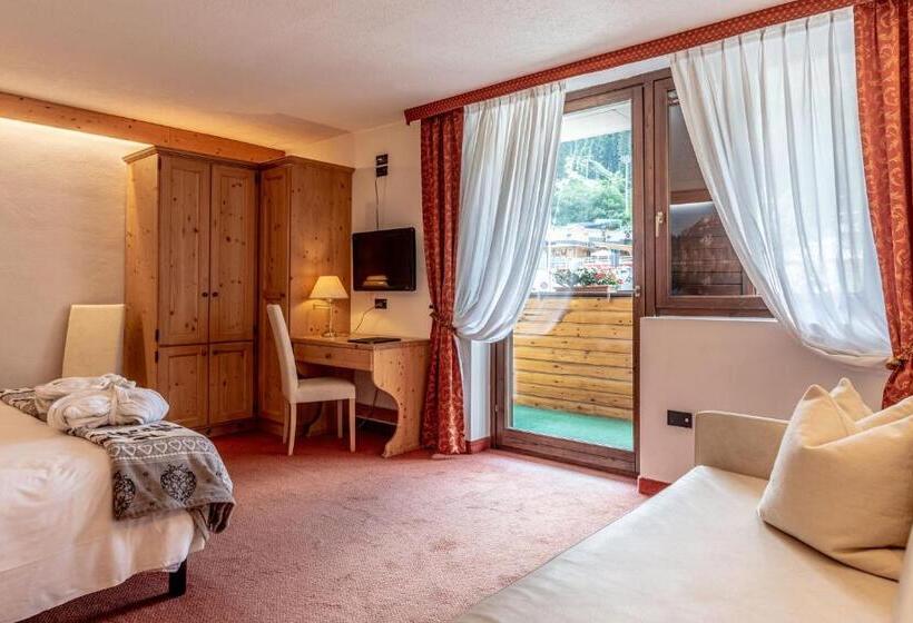 חדר סופריור לשלושה, Caminetto