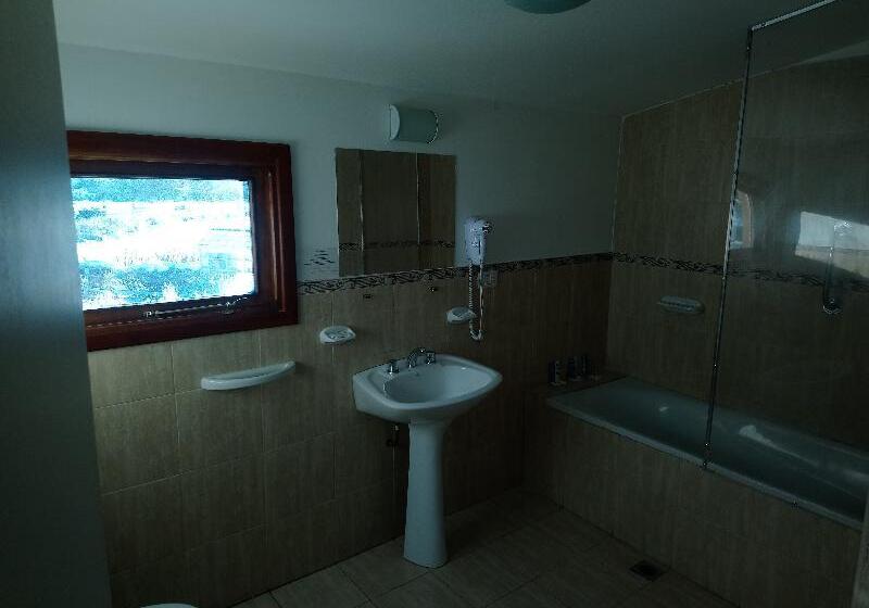 غرفة قياسية ثلاثية, Hosteria Via Rondine