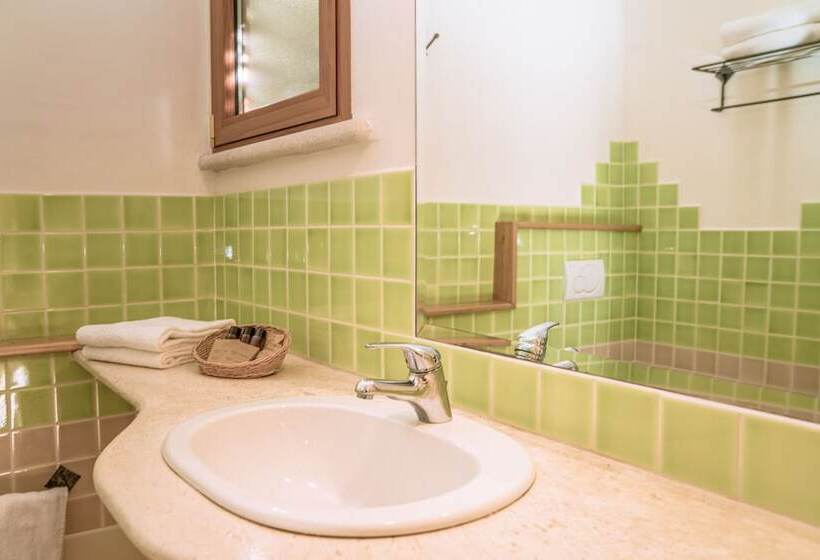 חדר סטנדרט לשלושה עם נוף לגינה, Aldiola Country Resort