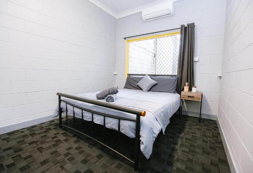 غرفة قياسية, Mad Monkey Village