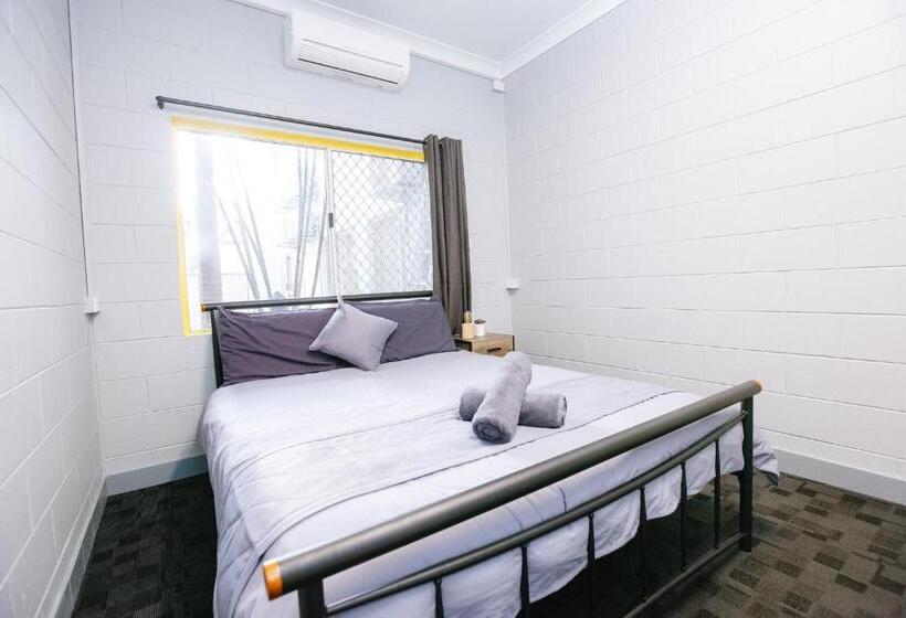 غرفة قياسية, Mad Monkey Village