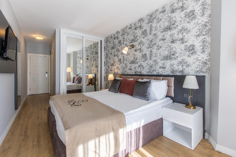 اتاق سوپریور, Niss Lara