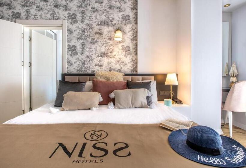 اتاق سوپریور, Niss Lara