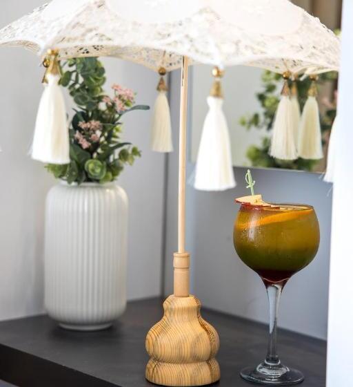 اتاق سوپریور سه تخته, Niss Lara