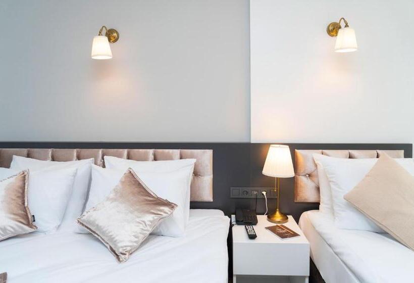 اتاق سوپریور سه تخته, Niss Lara