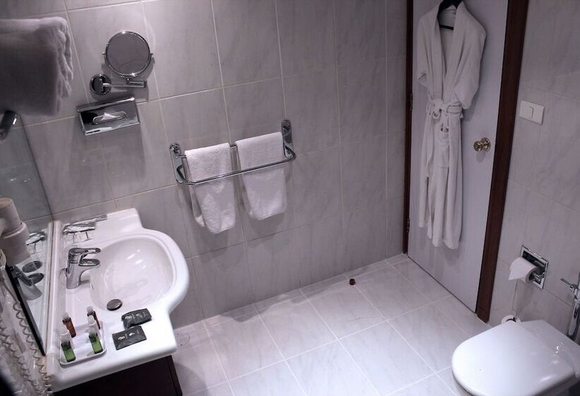 سوییت جونیور, Plaza Hotel Beirut
