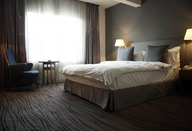 سوییت جونیور, Plaza Hotel Beirut