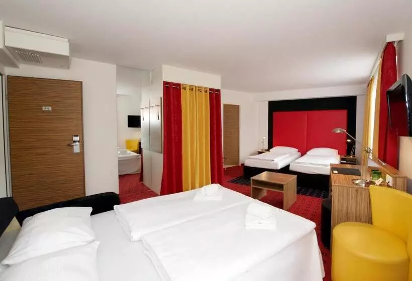 اتاق خانوادگی, Senator Hotel Vienna