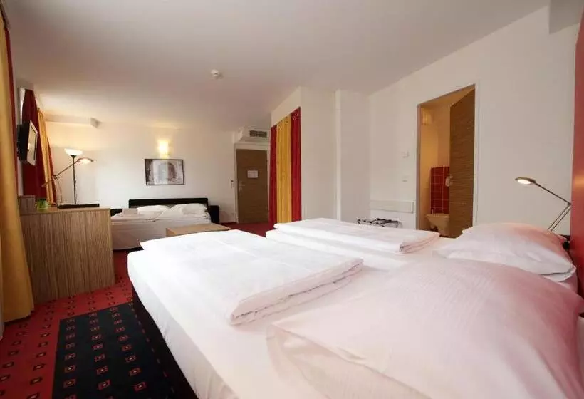 اتاق خانوادگی, Senator Hotel Vienna