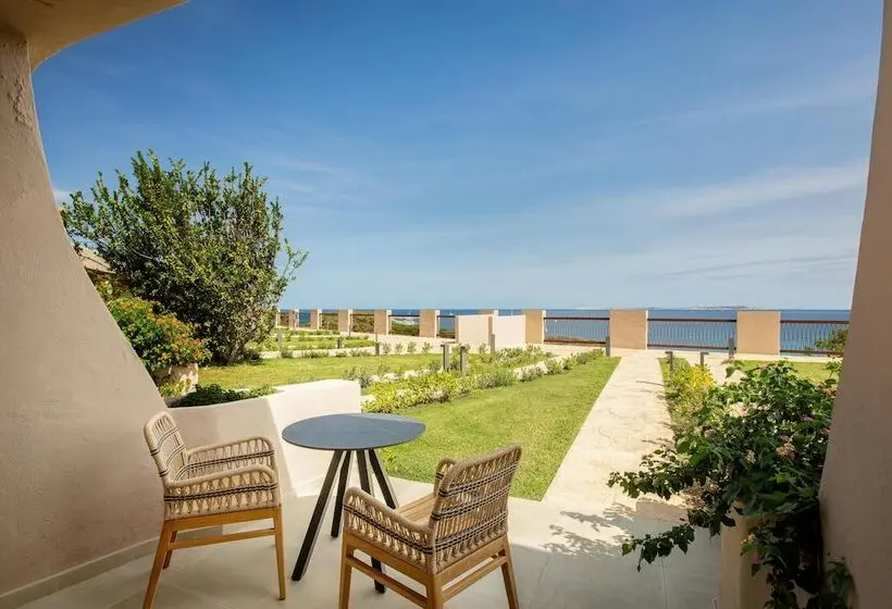 オーシャンビュージュニアスイート, Mangia’s Sardinia Resort