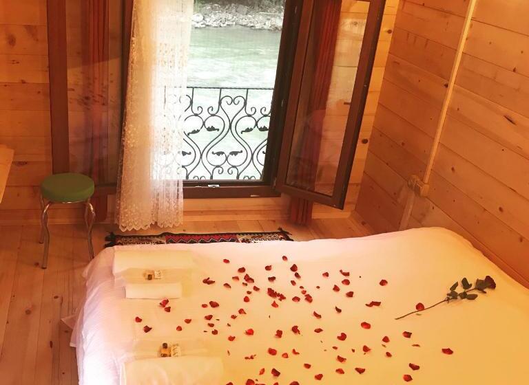 Шале 1 Спальня, Aden River