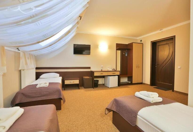 标准三人间, роляда