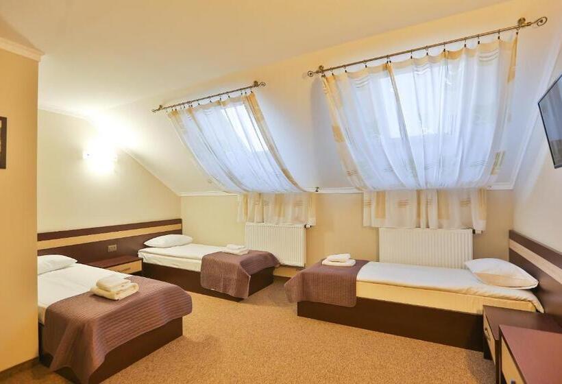 标准三人间, роляда