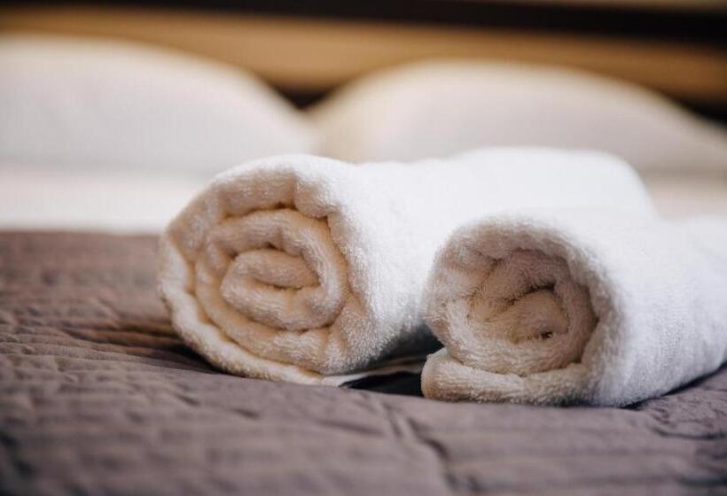 标准三人间, роляда