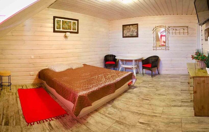 جناح, Bannyi Dvor