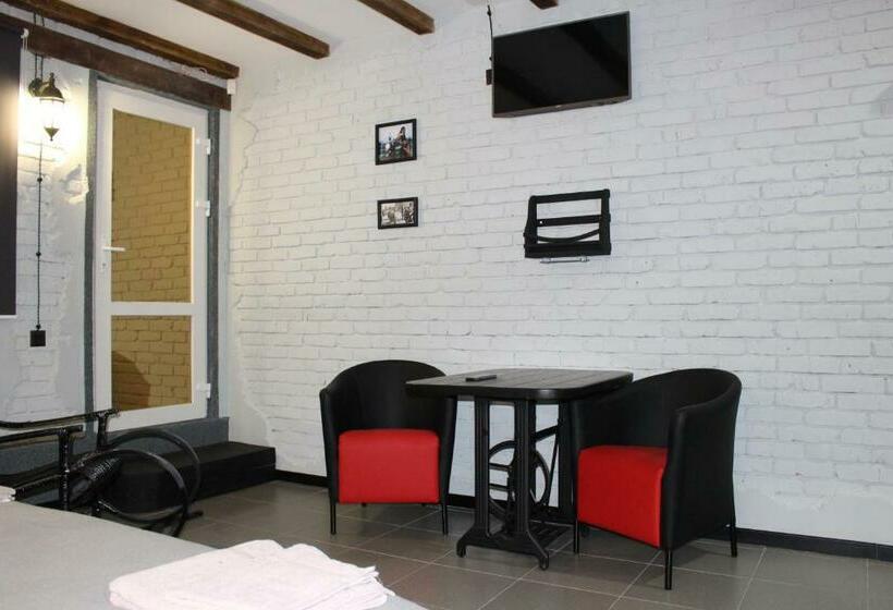 Номер Deluxe, Biker's Pub