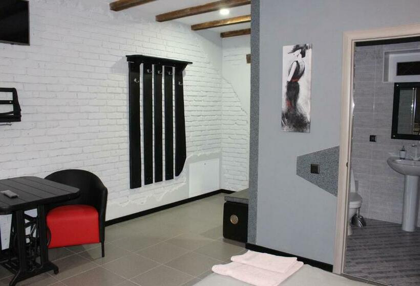 Номер Deluxe, Biker's Pub