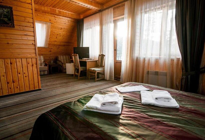 חדר סופריור, Karpatska Vezha