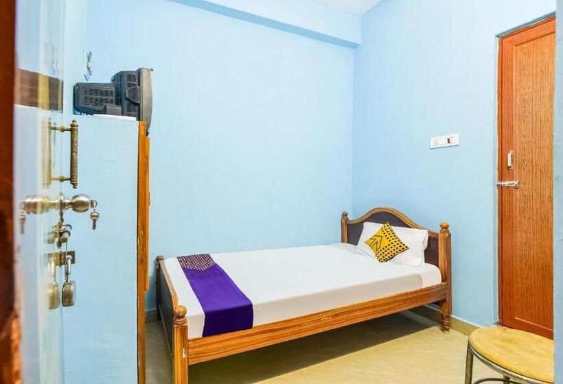 اتاق کلاسیک سه تخته, Spot On R.r Residency