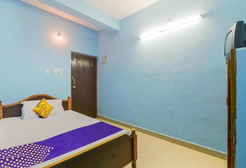 اتاق کلاسیک سه تخته, Spot On R.r Residency