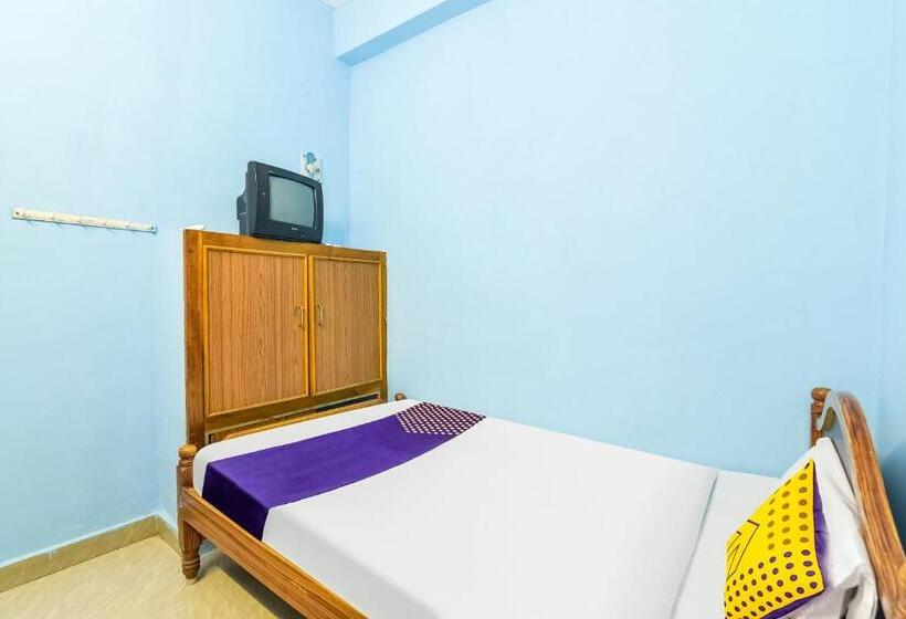 اتاق کلاسیک سه تخته, Spot On R.r Residency