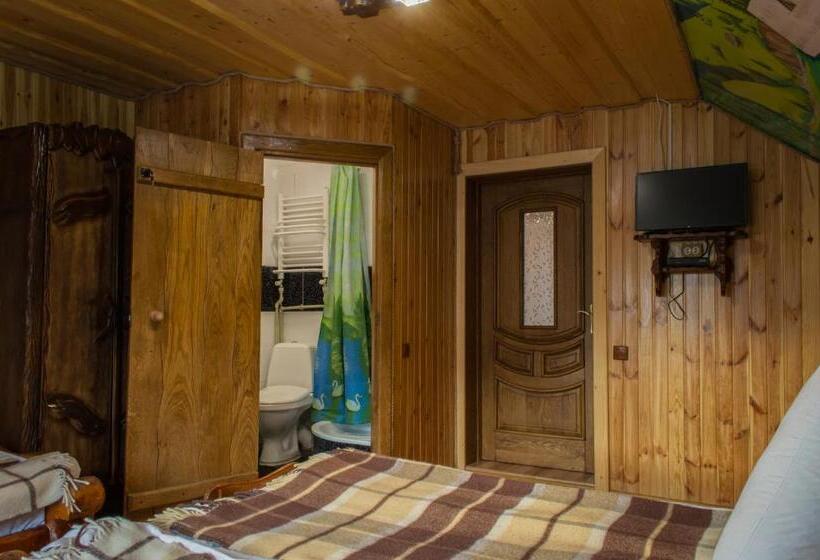 Трехместный Номер Комфорт, Synevyrskyj Chardash