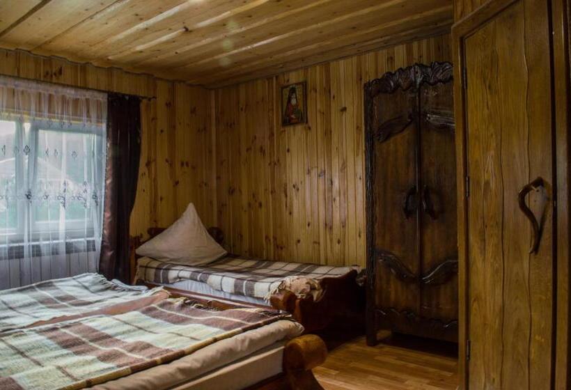 Трехместный Номер Комфорт, Synevyrskyj Chardash