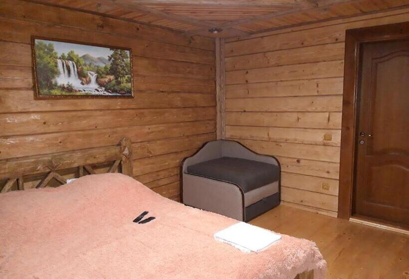 Номер Deluxe, Synevyrskyj Chardash