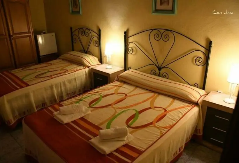 اتاق استاندارد سه نفره, Hostal Costa De La Luz